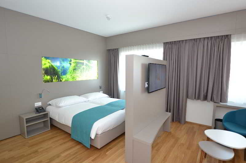 Aquatis 4*
