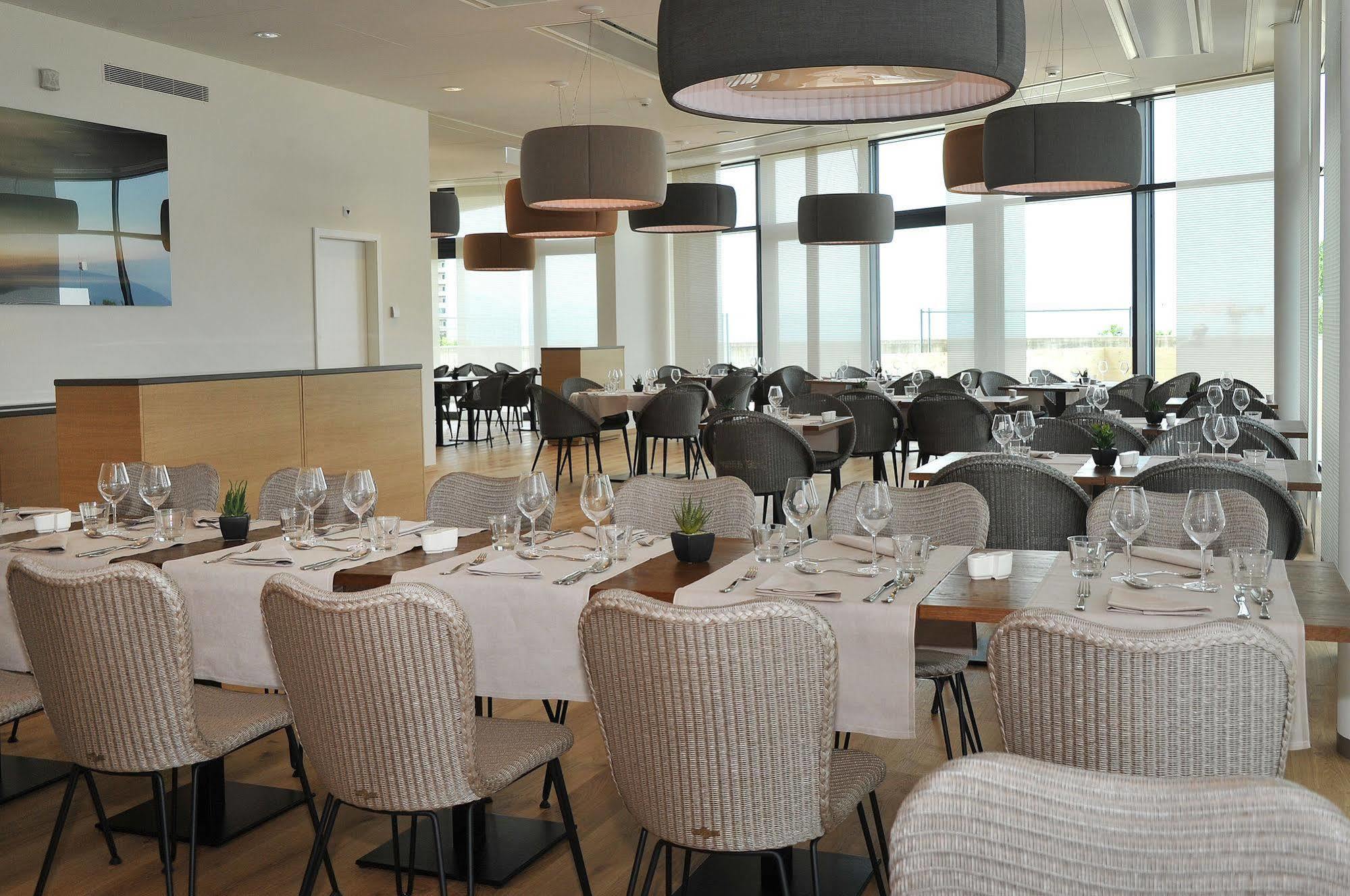 Aquatis Hotel 4*